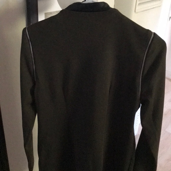 🧥 - Picture 4 of 5